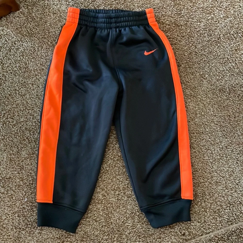 Nike Therma fit pants 24M